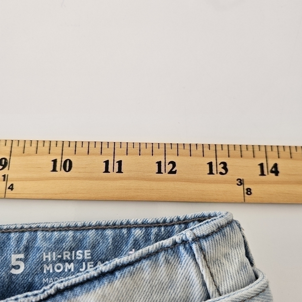 🆕️ Arizona Jeans High Rise Mom Jean Semi- Relaxed fit with tapered leg - Picture 4 of 9